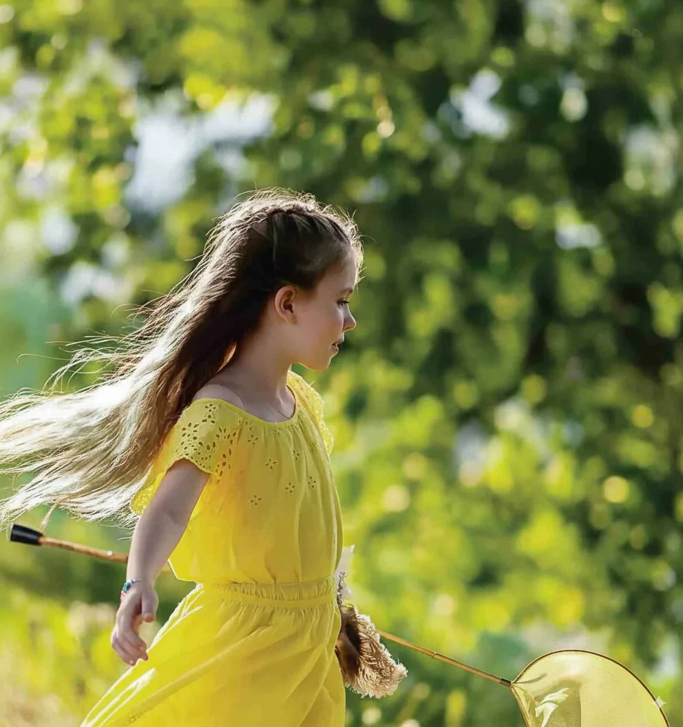 Prestige Horizon Heights lifestyle image of a resident in a landscaped green setting